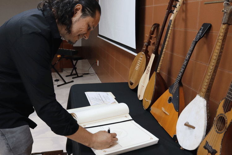 Cátedra Prima "Las Múltiples Formas de la Música" con el Músico Mario Delgadillo