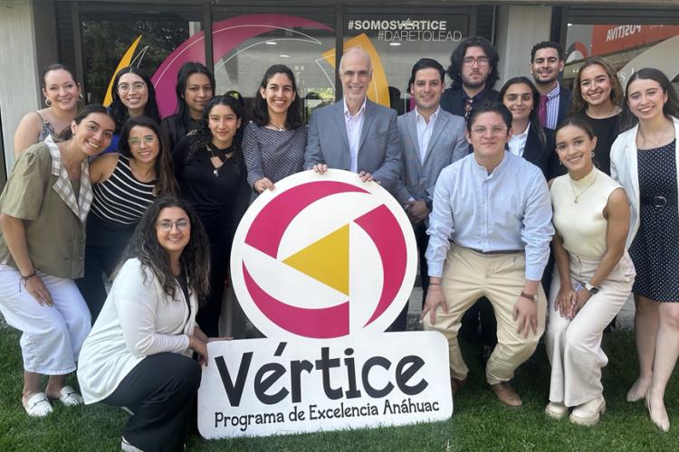 Alejandro Poncio sostiene encuentro con alumnos de Vértice del Campus Sur