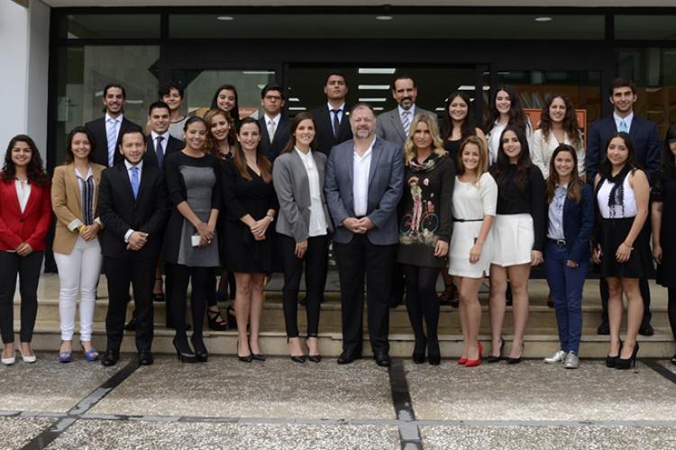 Alumnos de la Universidad Anáhuac se reunieron con el Director de ALSEA, empresa de restaurantes líder en América Latina y España