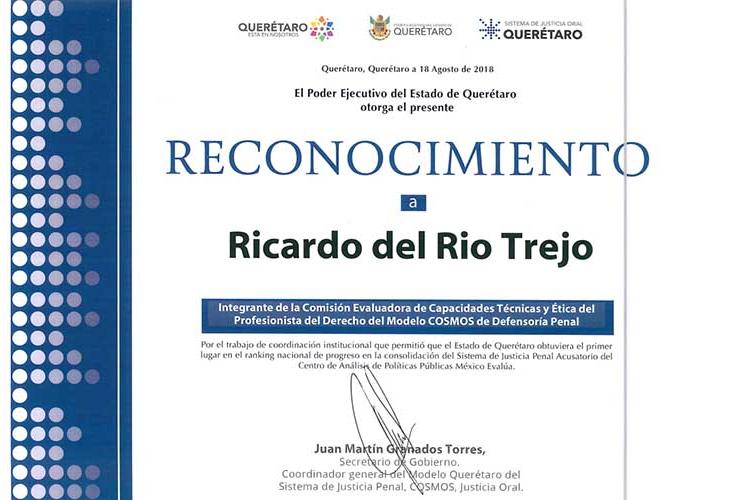Reconocimiento del Gobierno al Dr. Ricardo del Río, Director de la Facultad de Derecho