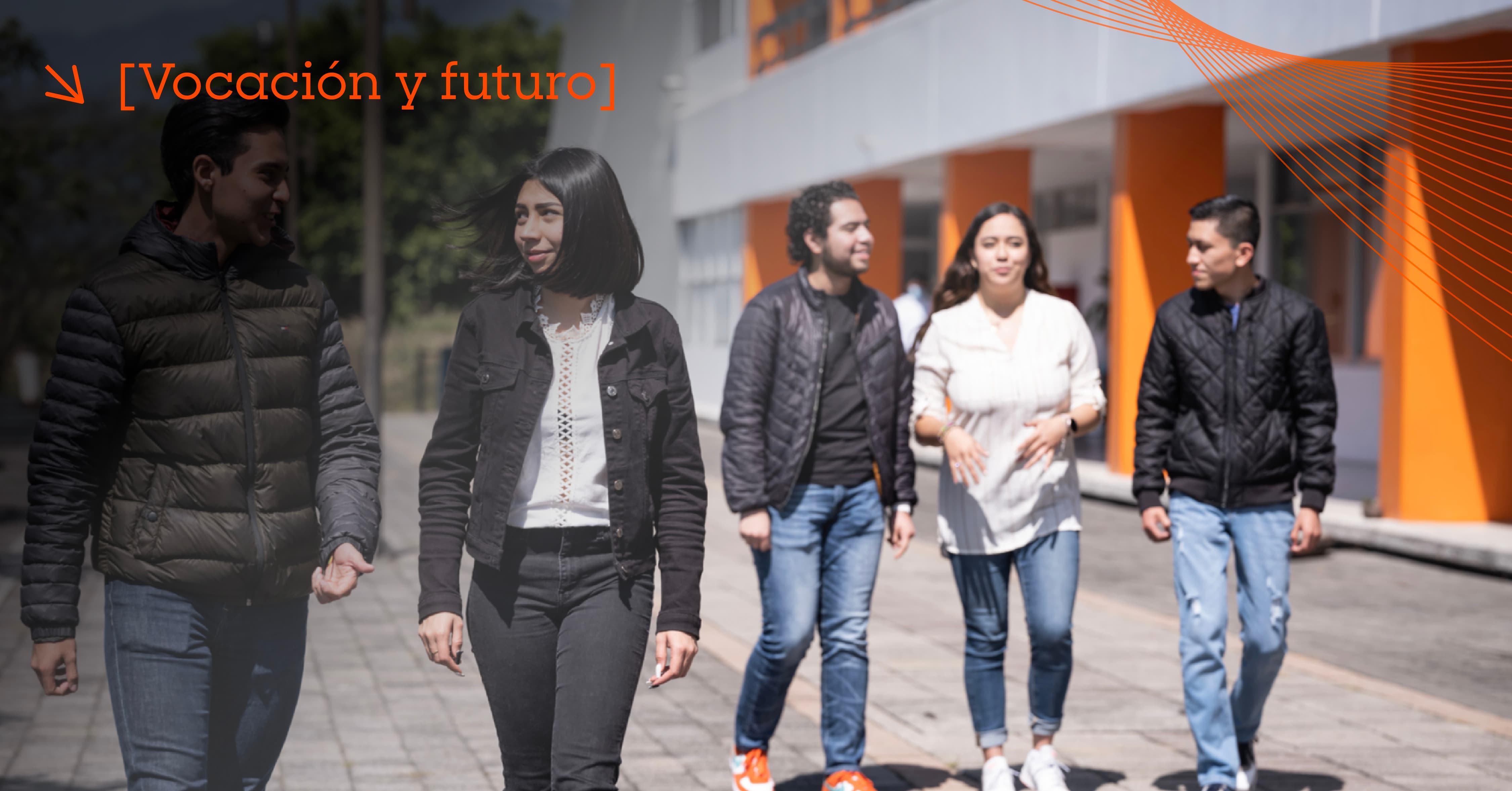 alumnos de la anahuac caminando 