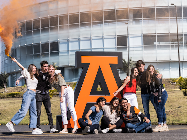 alumnos de la universidad anahuac