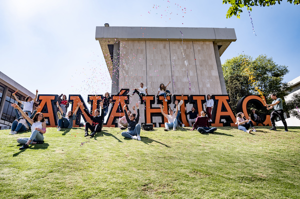 estudiantes en letras de la anahuac