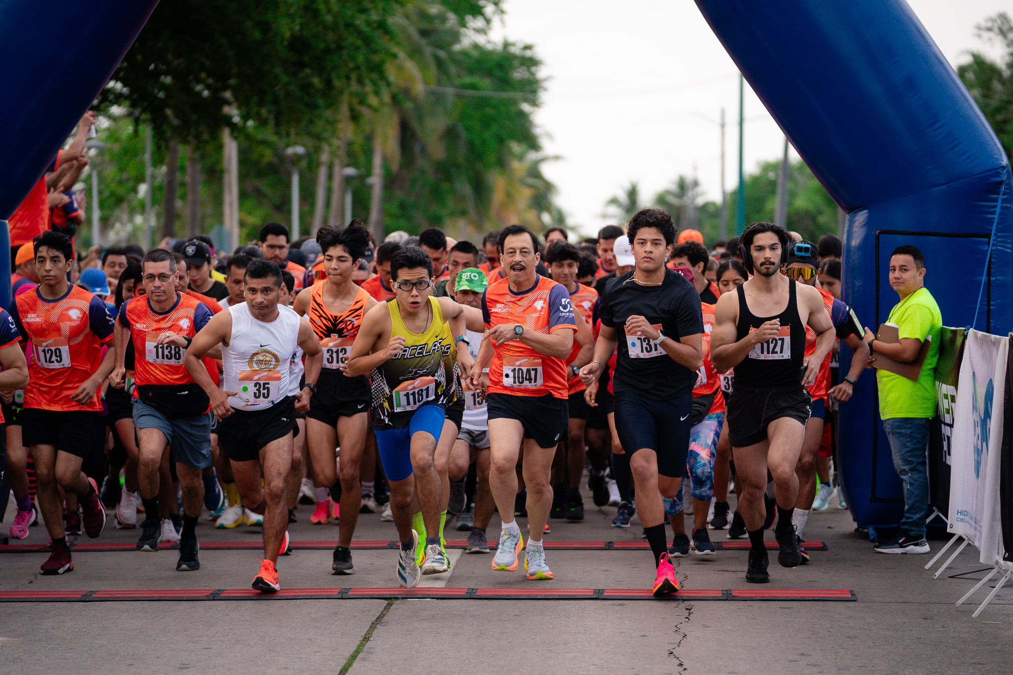 Salida de los corredores en la 39a Carrera de aniversario