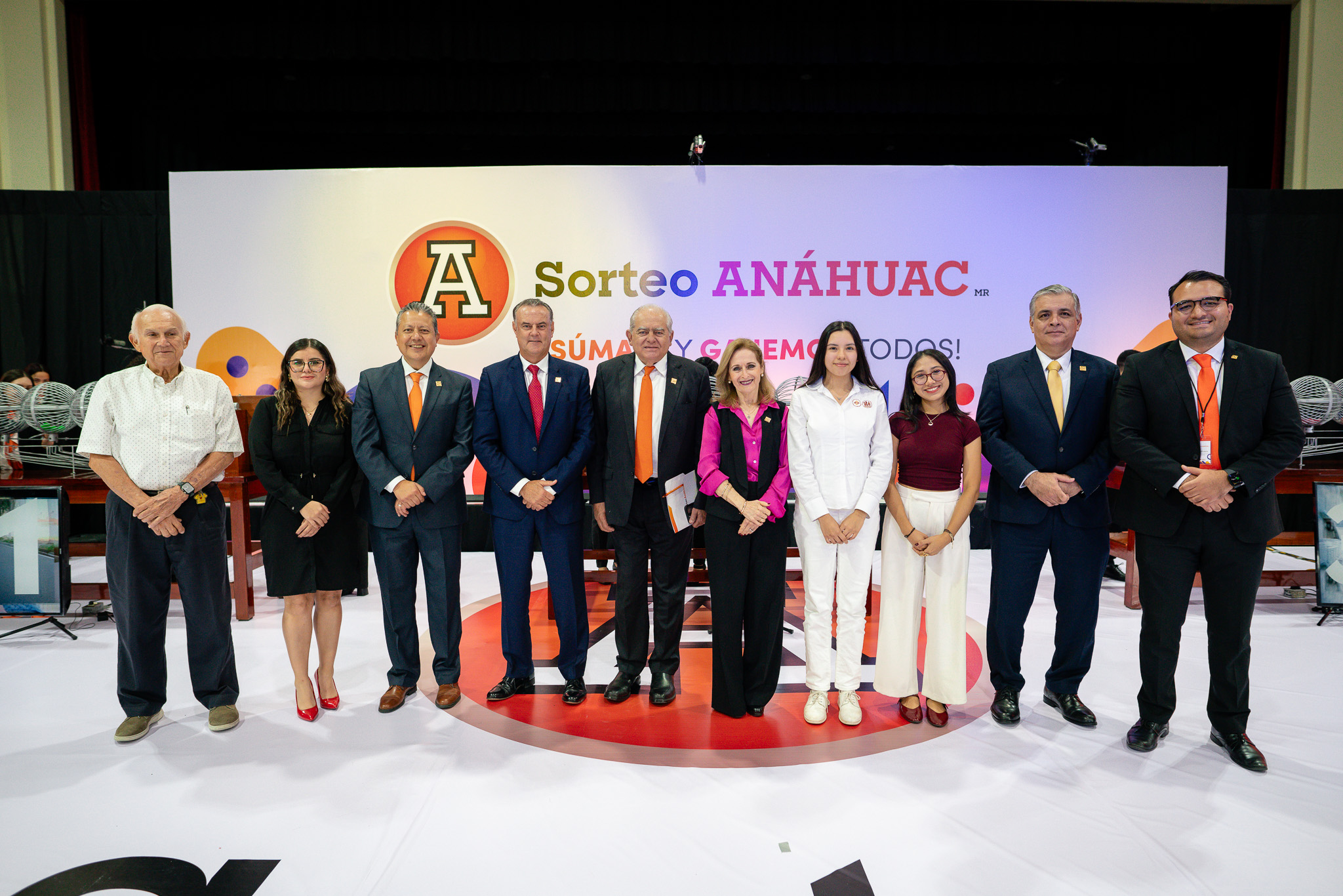 Autoridades y organizadores del Sorteo Anáhuac 2024.