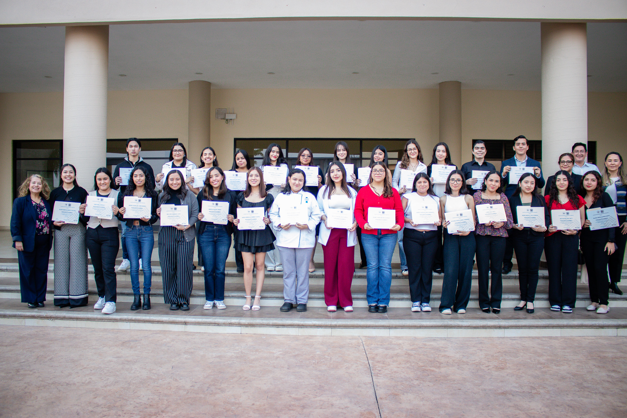 Alumnos de la División de Ciencias Económico Administrativas.