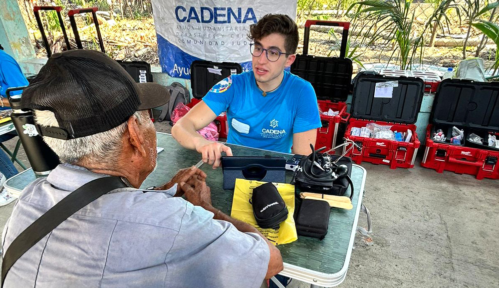 CADEBI Members Assist Hurricane Otis Victims in Guerrero