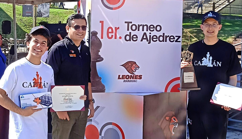 Alumnos de Actuaría participan en el 1er Torneo de Ajedrez Humano