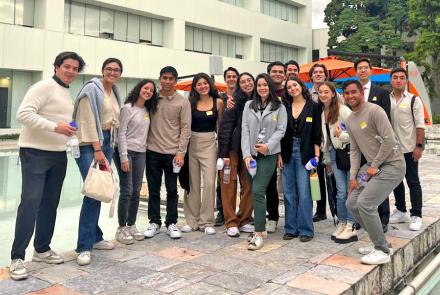 Alumnos de Actuaría viven una experiencia increíble al recorrer las instalaciones de GNP