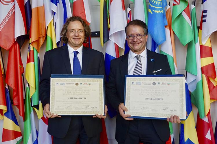 Arturo y Jorge Arditti reciben el Doctorado Honoris Causa en Viena