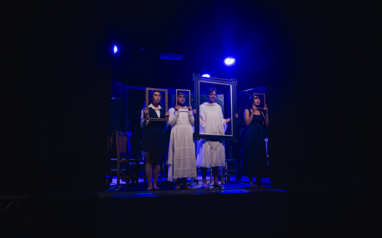 La Compañía de Teatro de la Escuela de Artes tuvo su esperado debut el pasado 22 de enero con la puesta en escena "El balcón de Elena", dirigida por el profesor Juan Carlos Roldán.