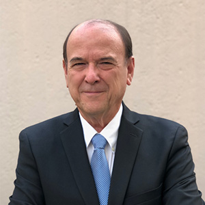 Dr. Óscar Martínez González