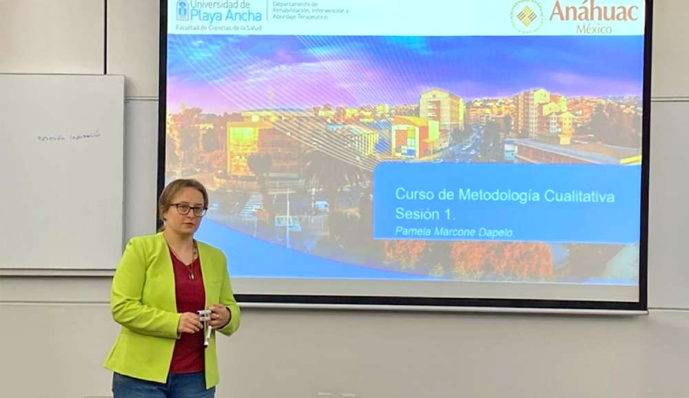 Especialista chilena imparte curso sobre metodología de investigación cualitativa