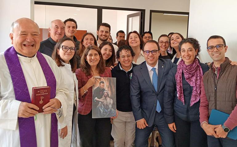 La Facultad de Bioética celebra la bendición de sus nuevas oficinas