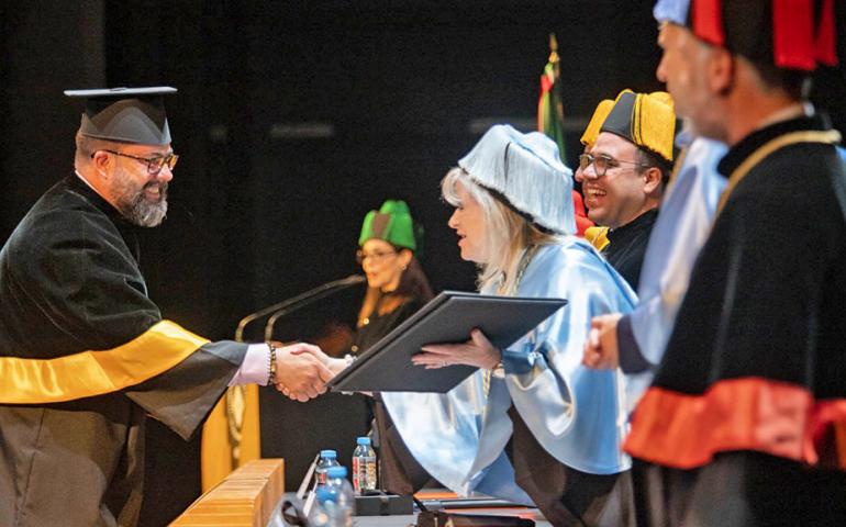 Guillermo Vázquez successfully completes his Master's Degree in Global Bioethics