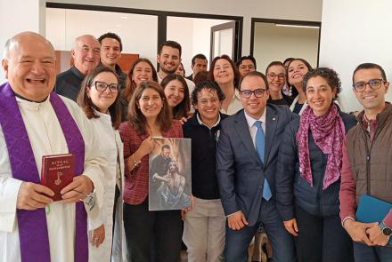 La Facultad de Bioética celebra la bendición de sus nuevas oficinas