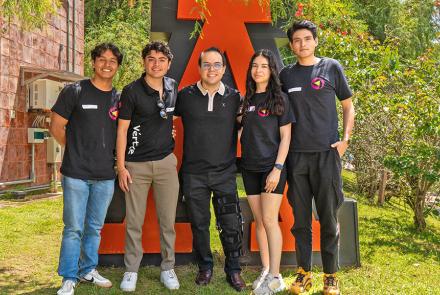 Inspiramos a líderes estudiantiles a ejercer un liderazgo basado en el servicio