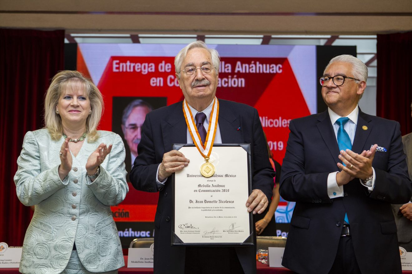 El Dr. Jean Domette recibe la Medalla Anáhuac en Comunicación 2019