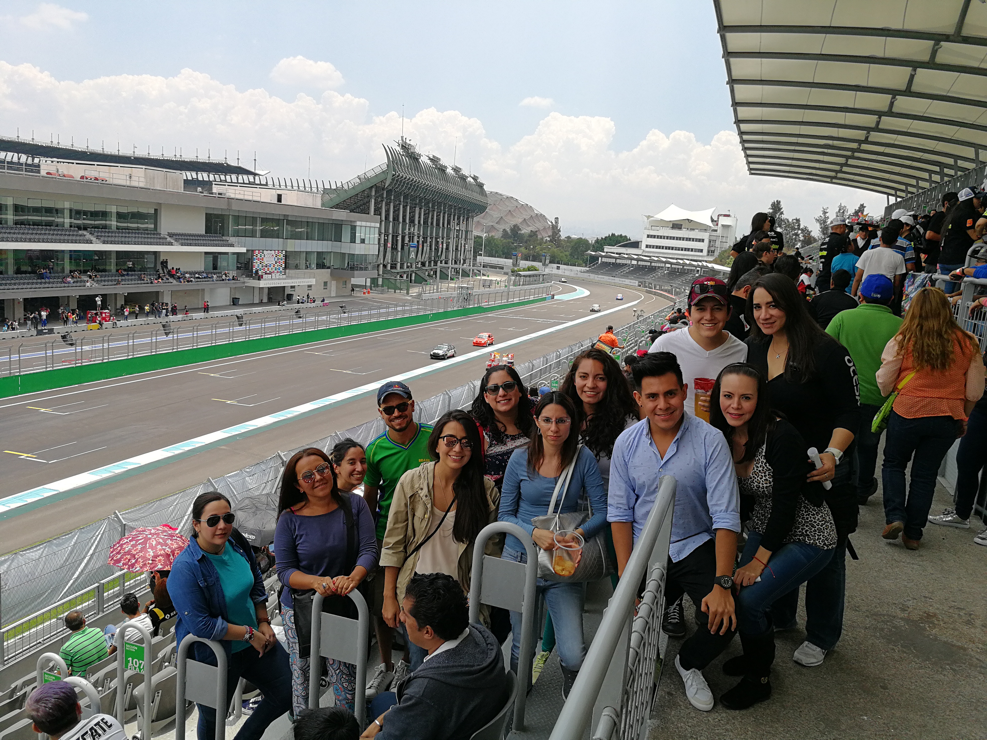 Facultad de Comunicación lleva a sus alumnos al Autódromo Hermanos Rodríguez