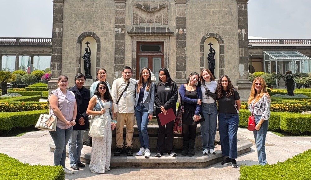 Alumnos de Historia realizan visita cultural al Castillo de Chapultepec