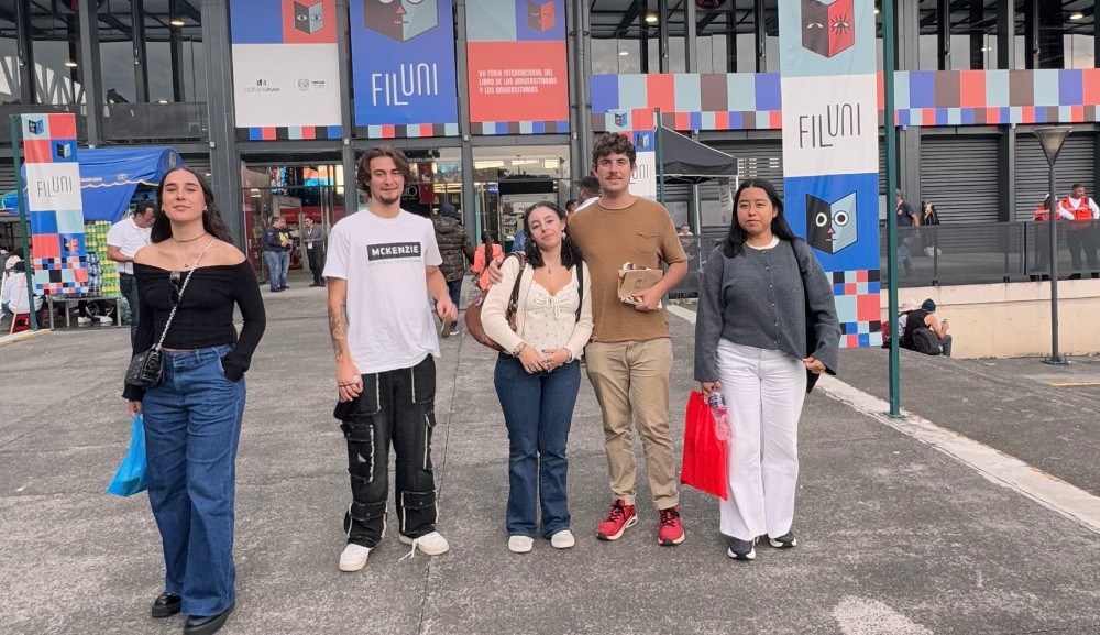 Alumnos de Historia asisten a la FILUNI 2025