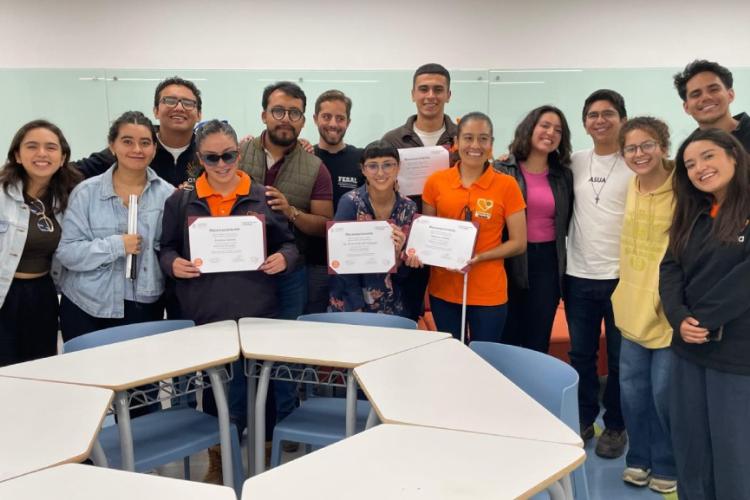 Nuestros alumnos participan en taller sobre discapacidad visual