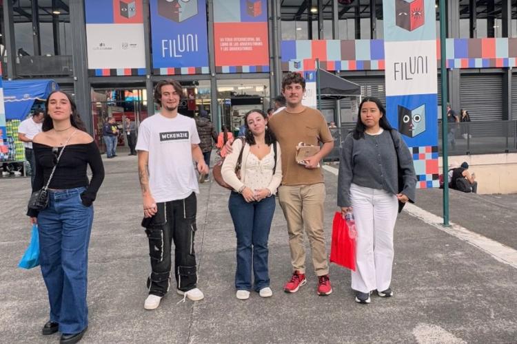 Alumnos de Historia asisten a la FILUNI 2025