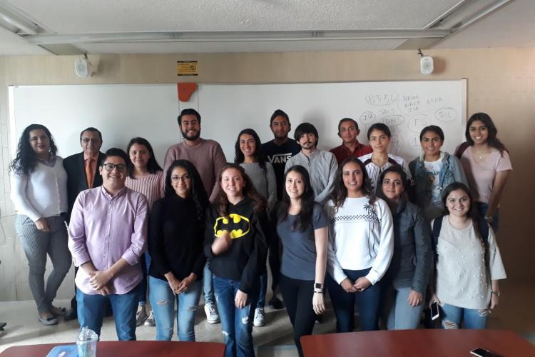 Alumnos de Ingeniería Química dialogan con ex funcionarios del IMP