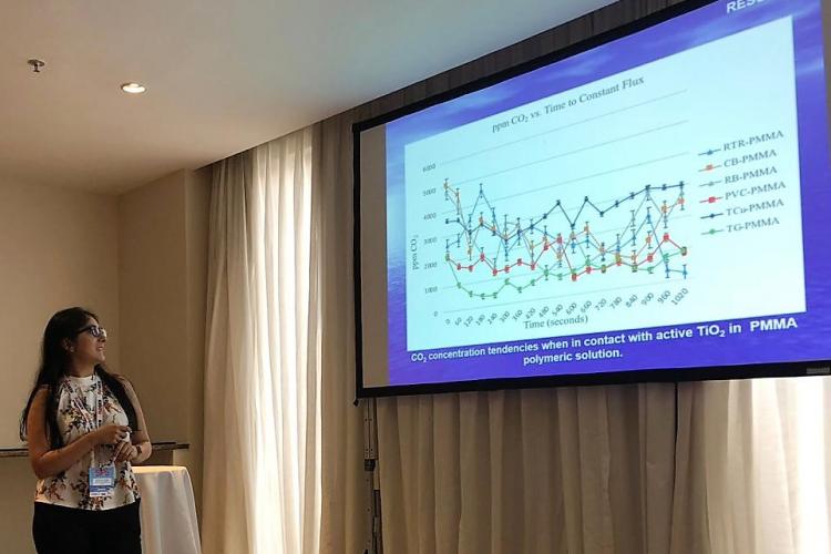 Alumna presentando su investigación en Sustainable Industrial Processing Summit & Exhibition 2018