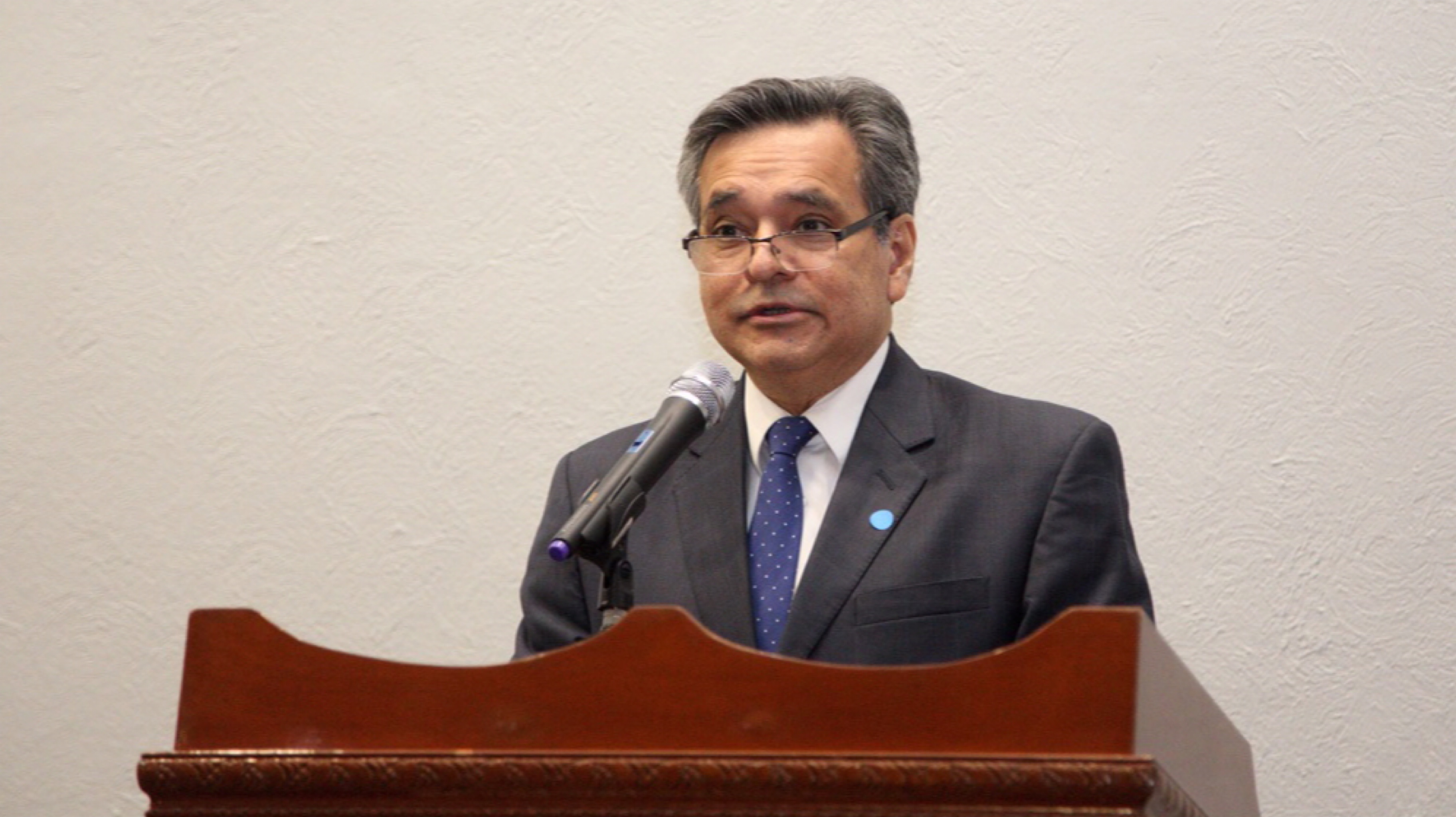 Dr. Enrique Chávez- León Coordinador de Posgrado de la Facultad de Psicología