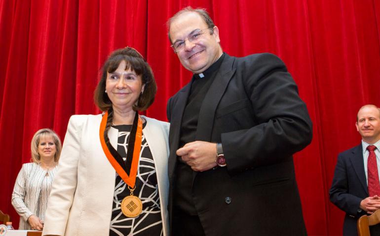 La Mtra. María Paulina Huerta recibe la Medalla Generación Anáhuac 2017