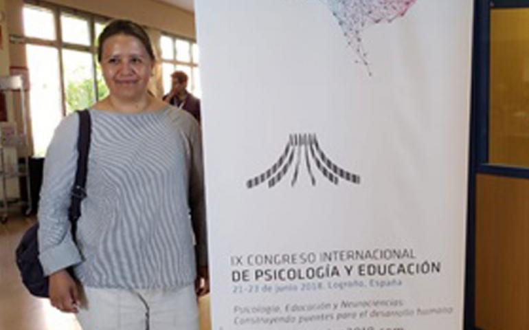 Académica participa en congreso internacional en España