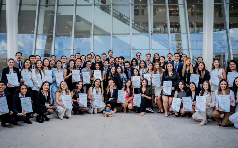 Un total de 17 egresados de la Licenciatura en Psicología fueron galardonados en el Centro de Congresos de Querétaro por su desempeño en la prueba.