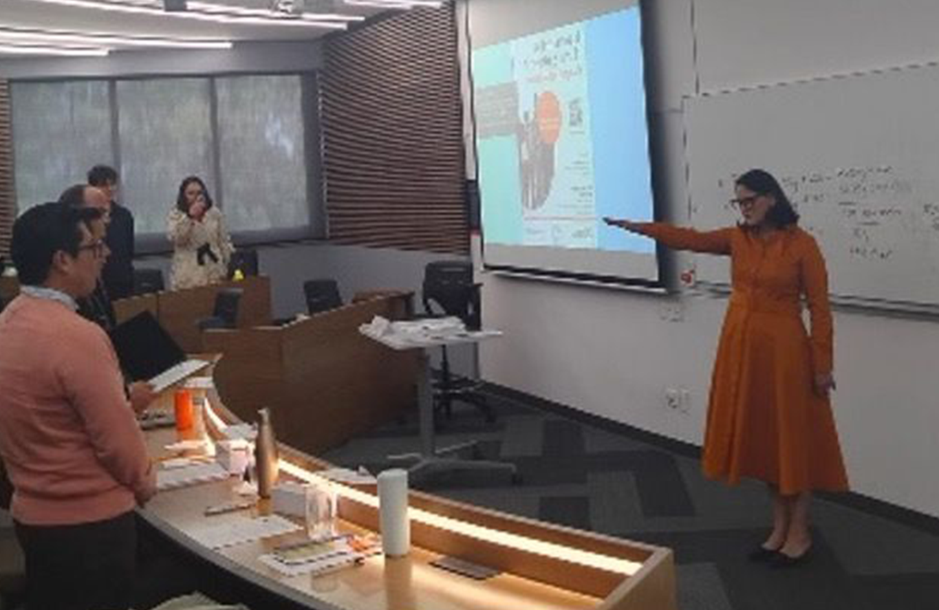 Lorena Miranda obtiene mención honorífica