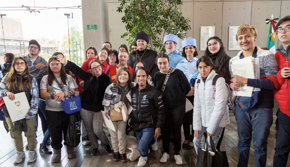 Alumnos del Diplomado en Desarrollo de Habilidades Sociales y Vocacionales, presentes en entrega de Doctorado Honoris Causa