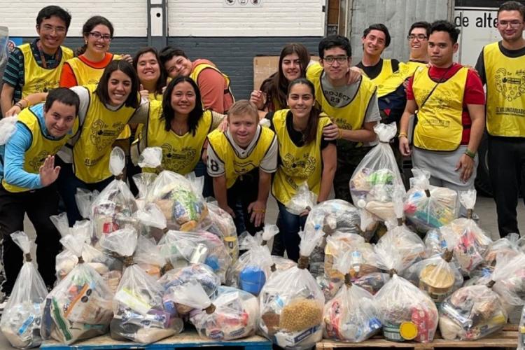 Voluntarios del Diplomado en Desarrollo de Habilidades Sociales y Vocacionales colaboran con Alimento para Todos