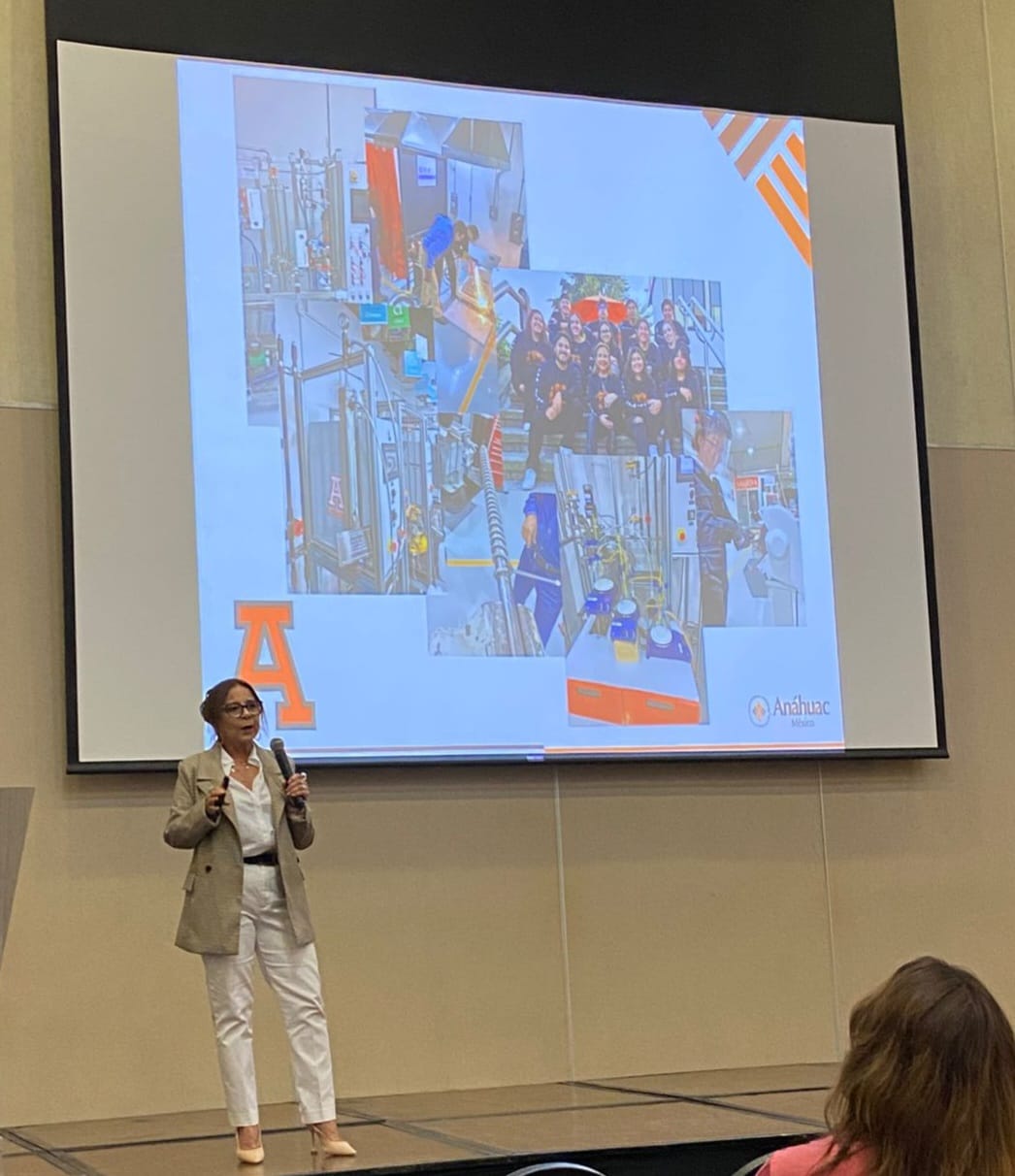 La Mtra. Rosario Rodríguez en el Congreso de Cartagena.