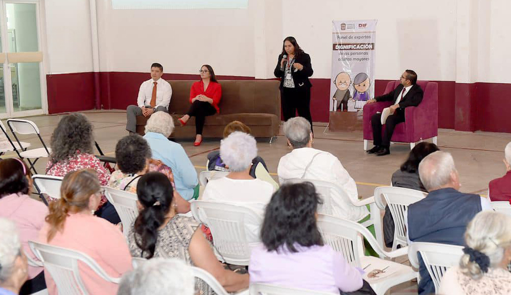 Patricia Hernández participa en panel sobre la dignificación de los adultos mayores