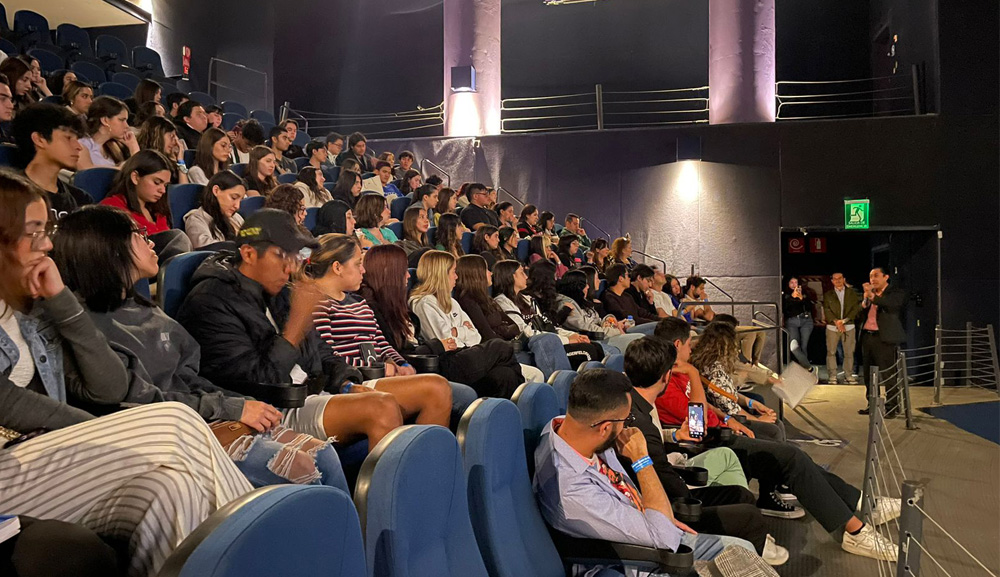 Alumnos reflexionan sobre las grandes preguntas frente al espacio en el Papalote Museo del Niño