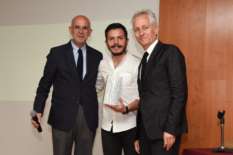 Recibe Andrew Sosa el Premio de Arquitectura Egresados Anáhuac 2016