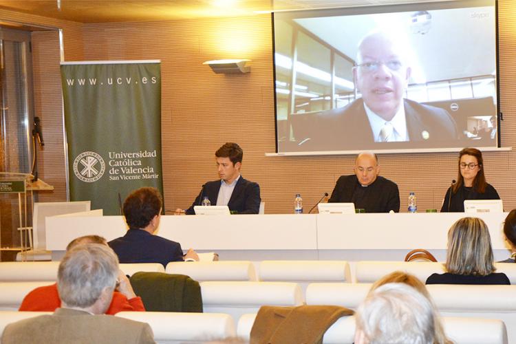 Académico participa en conferencia de la Universidad Católica de Valencia