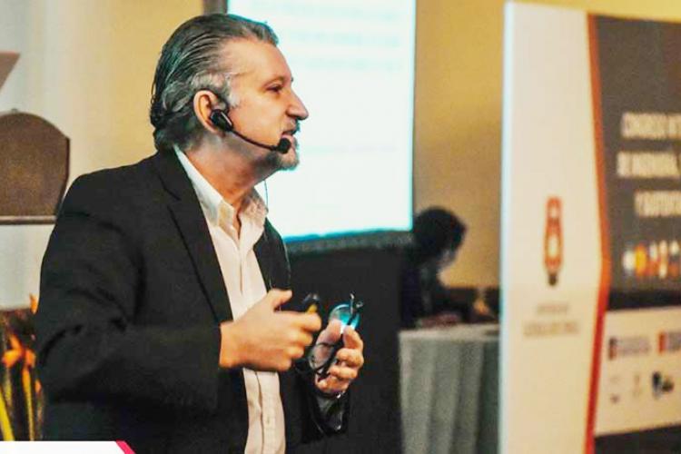 Académicos de Arquitectura participan en congreso internacional en Ecuador