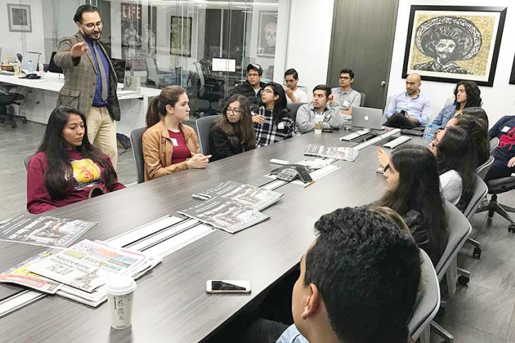 Alumnos de Comunicación visitan instalaciones de El Heraldo de México