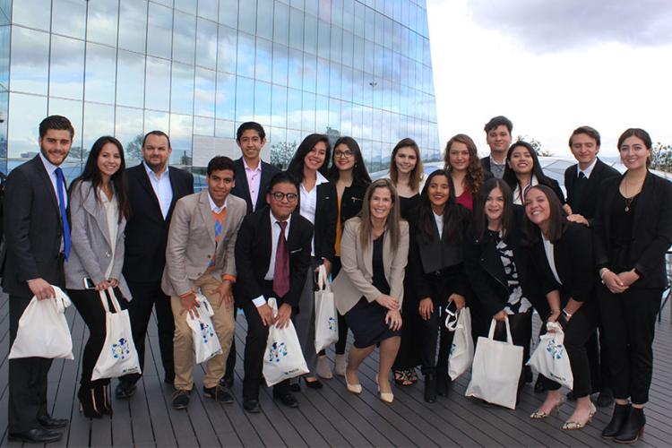 Alumnos de VÉRTICE visitan las oficinas de MetLife México 
