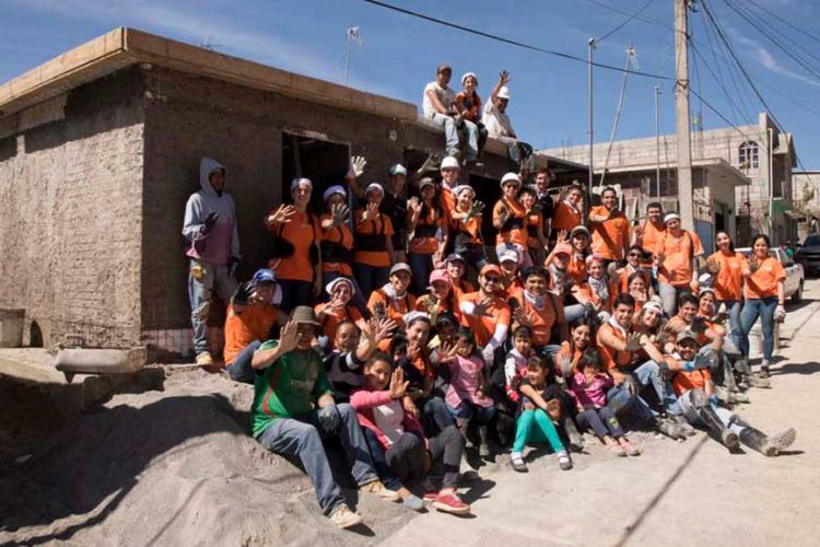 ASUA realiza brigada de reconstrucción en Puebla