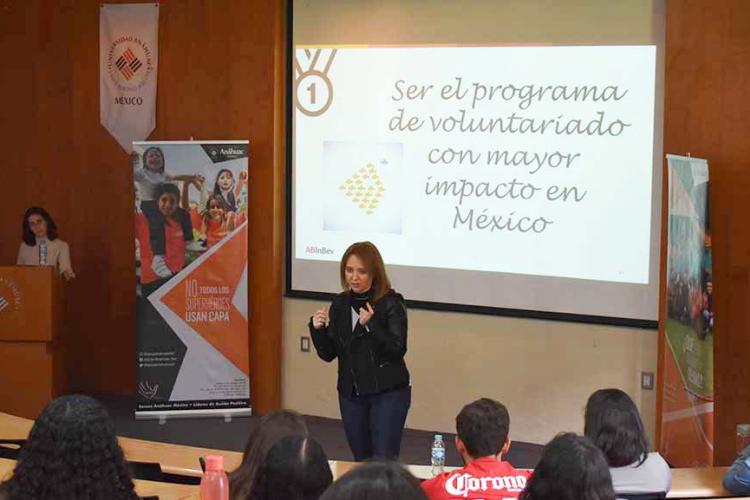 La directora de Fundación Grupo Modelo imparte el taller de conciencia social ASUA