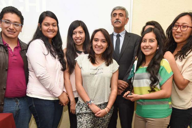 Embajador de Pakistán en México imparte conferencia a alumnos de Estudios Globales