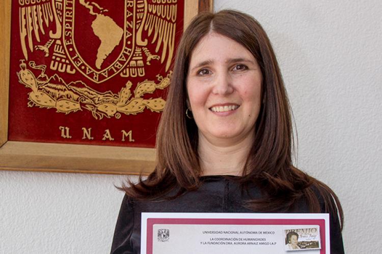 Coordinadora de la Facultad de Bioética gana el Premio Dra. Margarita Arnaiz Amigo 