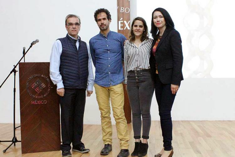 Pedro Cerisola imparte conferencia a los alumnos de la Escuela de Diseño