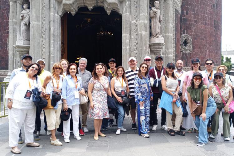 Egresados y amigos visitan la Basílica de Guadalupe y sus alrededores